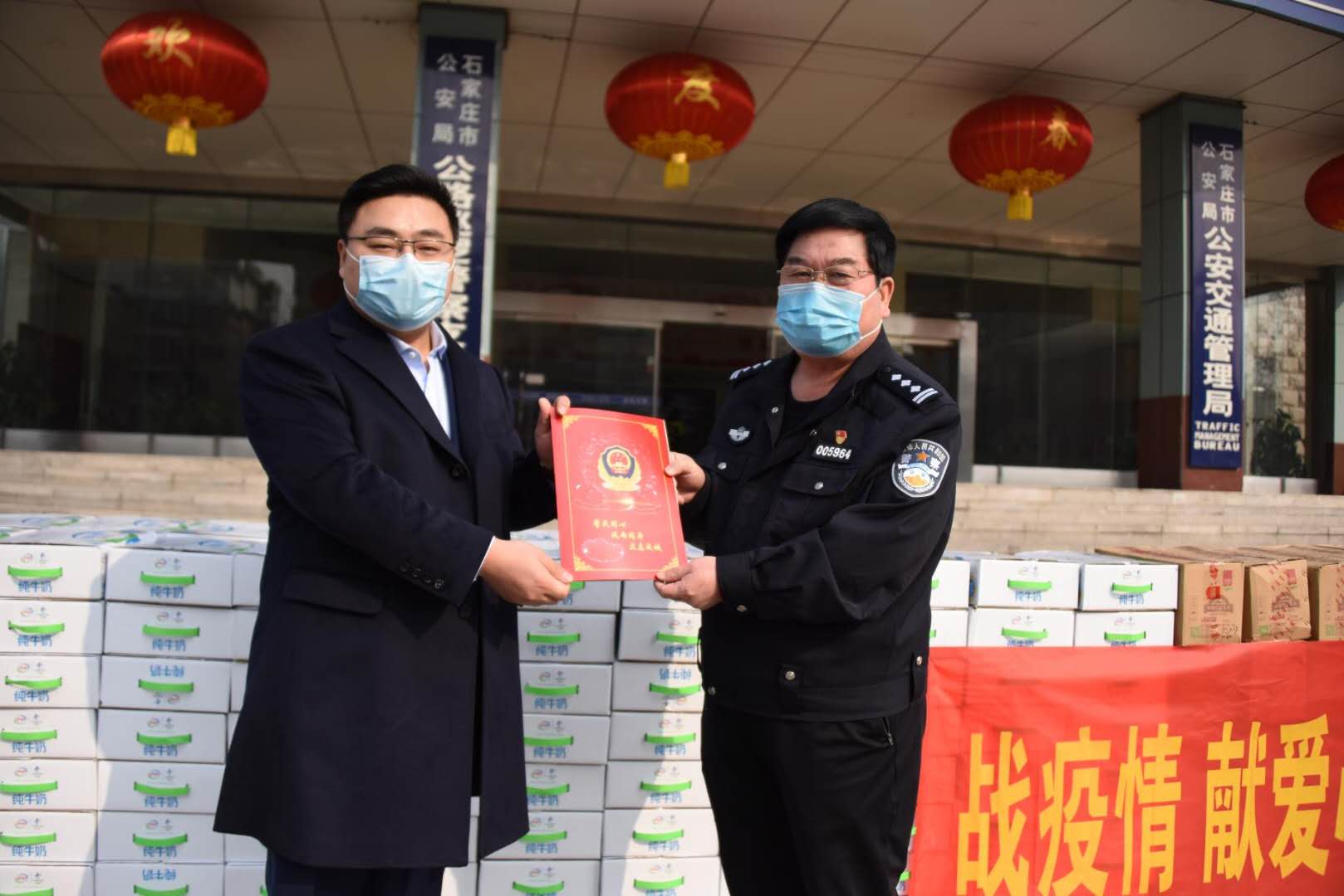 ���ǹ���ƽ̨����һ�߷�������